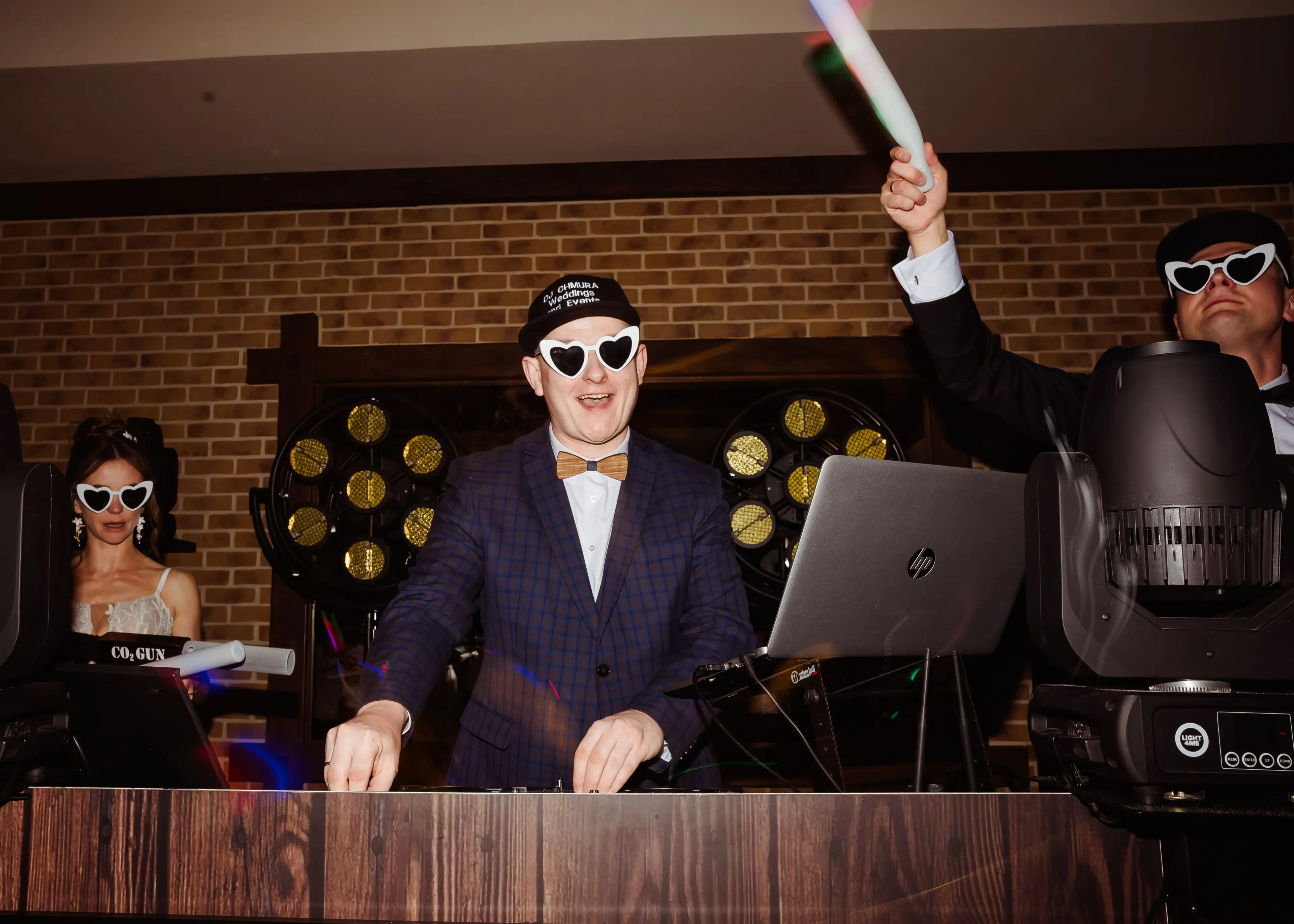 DJ Chmura podczas imprezy