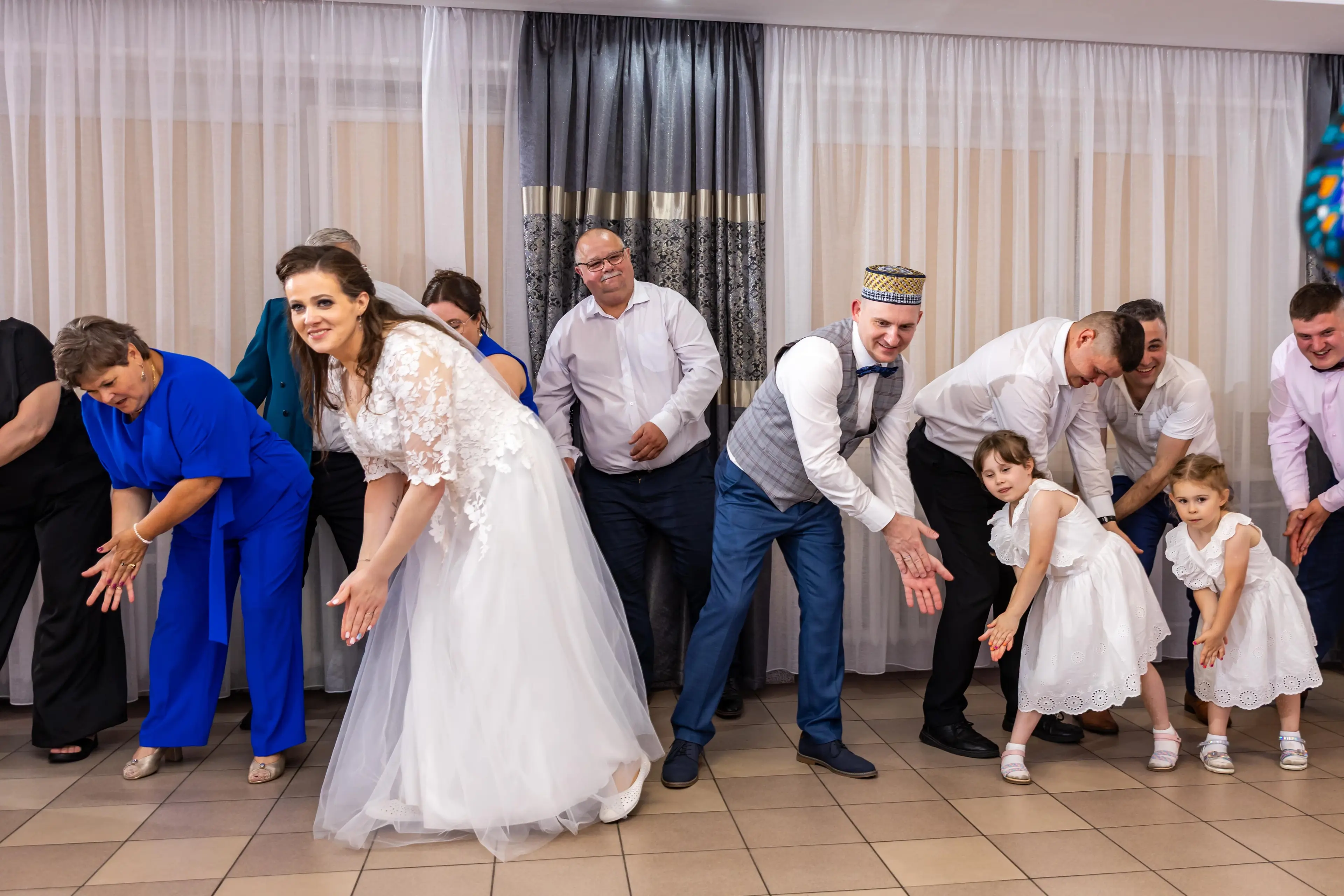 Szczęśliwi goście na weselu z DJ Chmura